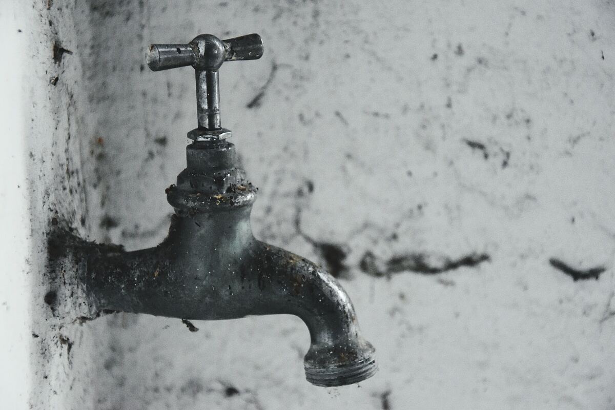 Plumbing-Problems-in-Old-Houses